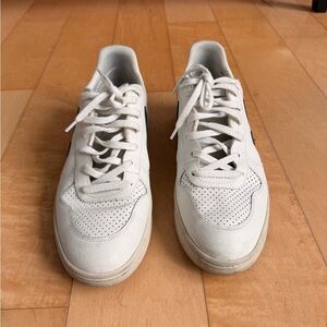VEJA V-10 Low Top Sneaker